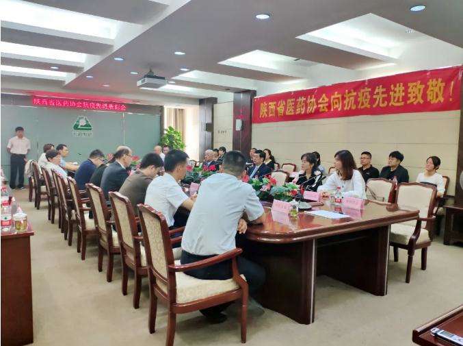 疫情防控彰顯企業(yè)責(zé)任 金花股份榮獲多項(xiàng)殊榮 疫情防控彰顯企業(yè)責(zé)任 金花股份榮獲多項(xiàng)殊榮